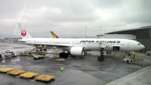JAL:n 777-300ER Business Class, New Yorkista Tokioon