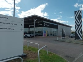 JCB Group заменяет Honda на Renault и Dacia в дилерском центре Ashford