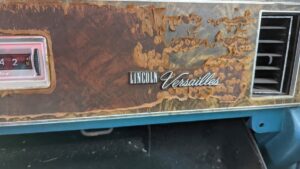 Đá quý Junkyard: Lincoln Versailles 1979