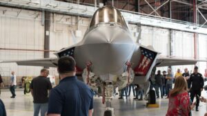 'Just in time' F-35-forsyningskæden er for risikabel til næste krig, siger general
