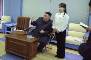 Кім Чен Ин заявив, що перший супутник Північної Кореї готовий до запуску