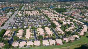 Медианная цена на жилье показывает самое большое годовое падение за более чем десятилетие