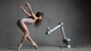 Merritt Moore: fisikawan dan penari balet memadukan sains dan seni menggunakan robot dan tarian
