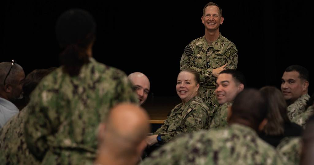 La Marina debe ampliar el grupo de reclutamiento, dice el jefe de la Reserva de la Marina