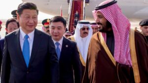 Arabia Saudyjska i OPEC ujawniają zaskakujące cięcie produkcji ropy; Biały Dom twierdzi, że cięcia nie są teraz wskazane