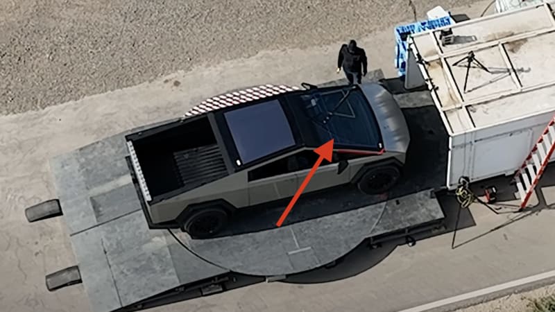 查看 Tesla Cyber​​truck 的单个大型挡风玻璃雨刷器的实际运行情况