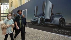 Šanghajski avtomobilski salon poudarja močno konkurenco električnih avtomobilov na Kitajskem