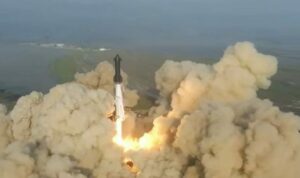 SpaceX's Starship gennemførte sin første fuldt integrerede opsendelse, før den eksploderede; Space kaldte testen for en succes