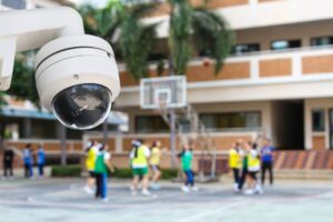 छात्रों की गोपनीयता पहले से कहीं अधिक ख़तरे में है। क्या K-12 स्कूल इसे सुरक्षित रख सकते हैं?