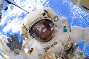 공리 임무에 ISS에 비행하는 스웨덴 우주 비행사