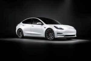 Tesla povečuje kapitalske stroške v prizadevanju za proizvodnjo