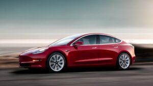 Tesla wycofuje małą partię modeli 3 do separacji zawieszenia