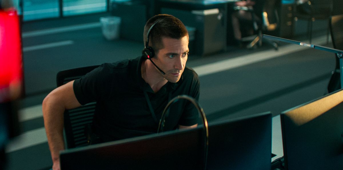 JAKE GYLLENHAAL with a headset at a 9-1-1 computer bay in The Guilty