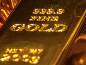 Cazul curios al prețurilor stabile a aurului, în ciuda fluctuațiilor dolarului american: o analiză