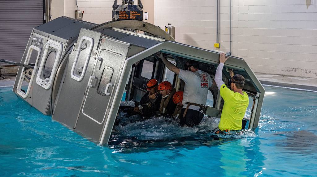นาวิกโยธินต้องการลงทุนหลายล้านเพื่อฝึกการหลบหนีใต้น้ำ