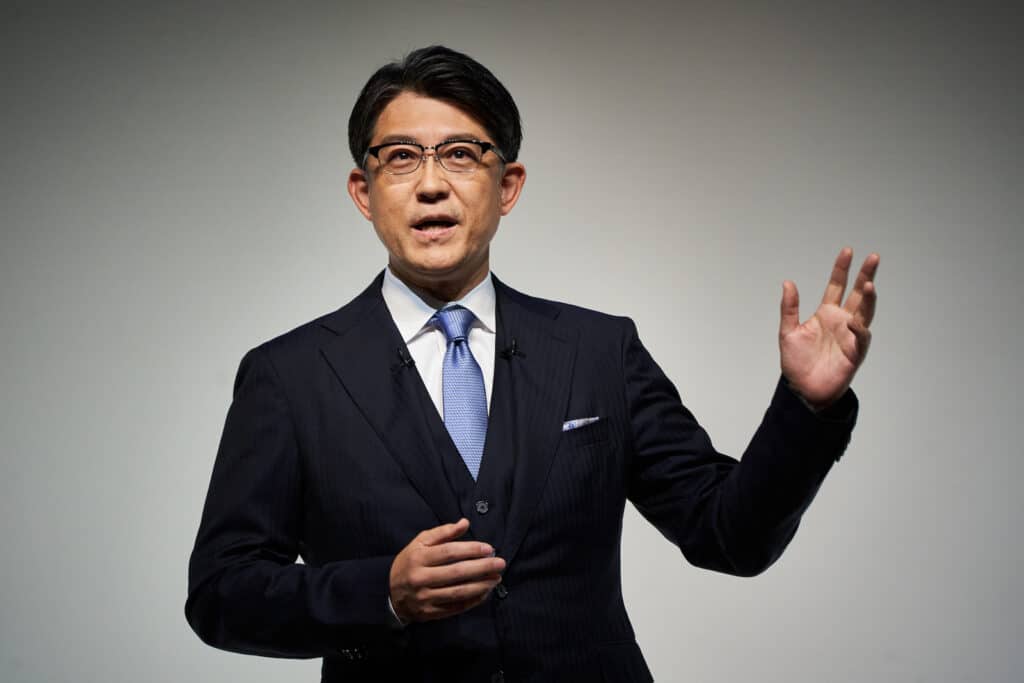 Toyota CEO Koji Sato가 2023년 XNUMX월에 연설합니다. REL