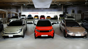 Toyota julkaisee 10 uutta akkukäyttöistä sähköautomallia vuoteen 2026 mennessä