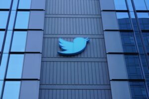 "Twitter je mrtev", saj podjetje izgublja ime prek združitve X Corp