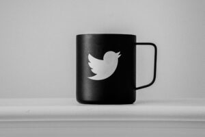 Twitter trycker på eToro för aktiekurser i realtid