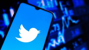 Пользователи Twitter будут торговать криптовалютой через Etoro