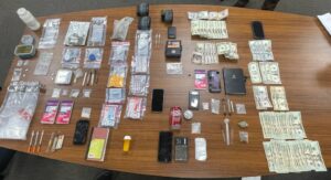 Hai người bị bắt sau khi SWAT tìm thấy meth, cần sa, fentanyl, các loại ma túy khác tại nơi cư trú – WISH-TV | Tin tức Indianapolis | Indiana Thời tiết