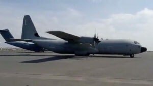 두 대의 이탈리아 공군 C-130J가 수단에서 이탈리아 시민을 대피시켰습니다.