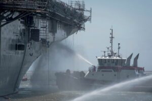البحرية الأمريكية عمليات السلامة من الحرائق شكك