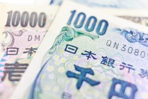 在美国关键数据公布之前，美元/日元收益率修正性反弹接近132.00