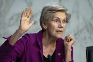 Warren griller Pentagon-advokater på lobbyvirksomhet fra tidligere forsvarstjenestemenn