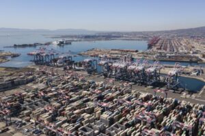 Estivadores da Costa Oeste chegam a um acordo provisório para automação portuária