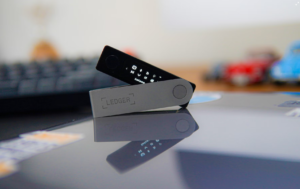 Com a promoção 'Safe Journey' da Ledger, os compradores das carteiras Nano X e Nano S Plus podem receber até $ 30 em BTC grátis