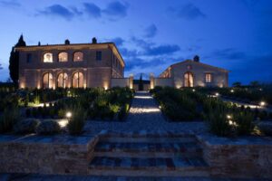 Una villa da 9.5 milioni di dollari vicino a Siena cattura il romanticismo della campagna toscana
