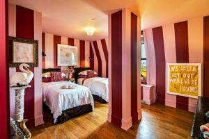 Een appartement van $ 16 miljoen in het Plaza Hotel in New York is ontworpen met 'Eloise'-fans in gedachten