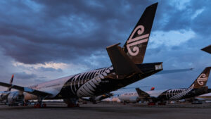 Η Air New Zealand επενδύει 3.5 δισεκατομμύρια δολάρια NZ σε στόλο καθώς οι τελευταίες 777-300 φεύγουν από το Victorville