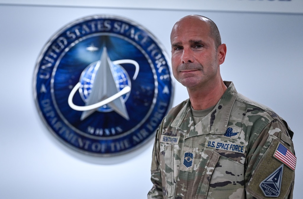 Bentivegna nombrado el próximo líder principal alistado de la Fuerza Espacial