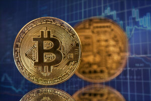 Bitcoin op på bankrystelser, prisprognoser; Ether-dyk, amerikanske aktiefutures fladt