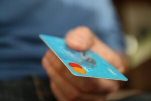 BitPay je ustavil svoj program predplačniških kartic in išče novega partnerja
