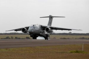 Η Βραζιλία βλέπει μεγάλες ευκαιρίες για αερομεταφορέα KC-390