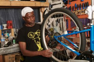 Los Angeles Sokaklarında Kutlamalar Bisiklet ve Yaya Güvenliği Konusunda Hayat Kurtaran Farkındalık Getiriyor - ioby