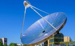 Kontsentreeritud päikesereaktor toodab enneolematus koguses vesinikku – Physics World