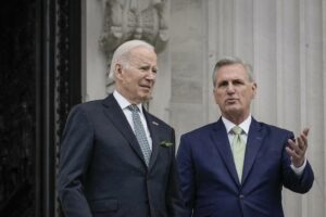 L'accord sur le plafond de la dette verrouille le budget de la défense proposé par Biden