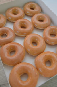 Decadent Delights: מדריך לסופגניות Krispy Kreme הדקדנטיות ביותר
