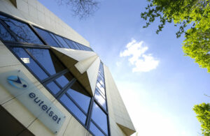 Eutelsat si želi dviga OneWeb, saj prodaja oddajanja strmo pada