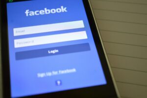 Facebook sửa lỗi yêu cầu kết bạn tiết lộ thói quen xem của bạn