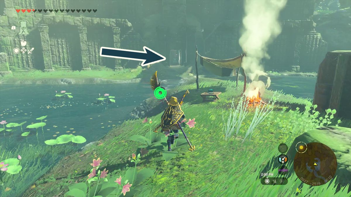 An arrow points to a doorway in some ruins surrounded by water and greenery in Tears of the Kingdom. A campsite with a campfire is set up a bit in front of the doorway.