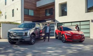 Ford werkt samen met Tesla om opladen nog gemakkelijker te maken - The Detroit Bureau