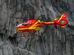 Як вертольоти захищаються від ударів дротом