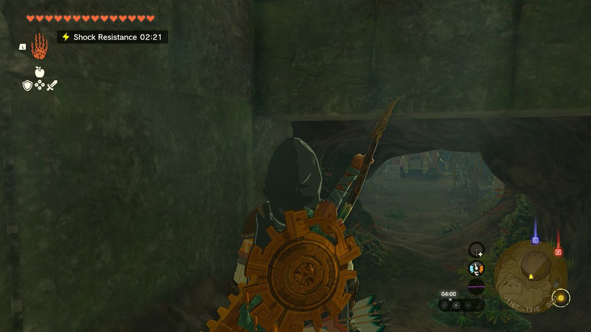 Link astuu ryömintätilaan ja etsii Awakening Armoria Zelda Tears of the Kingdom -pelissä.
