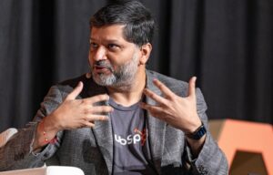 O cofundador da HubSpot, Dharmesh Shah, comprou o Chat.com por mais de US$ 10 milhões e o vendeu com lucro 2 meses depois; doar parte do lucro para a KhanAcademy