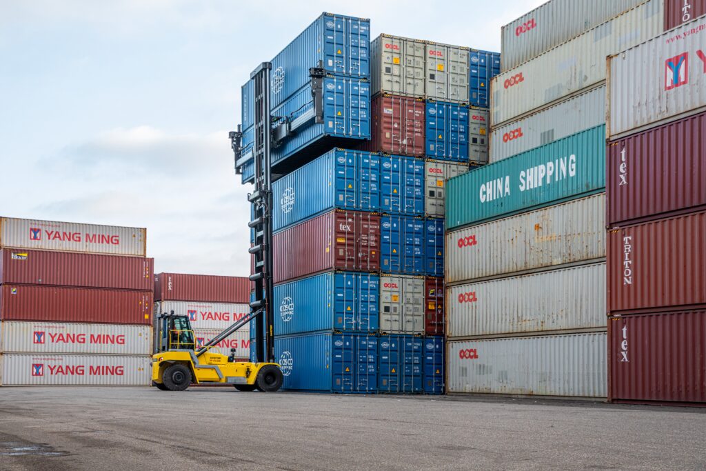 Hyster levert elektrische lege-containerhandler - Logistiek Busin